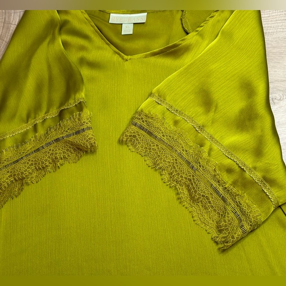 Ryegrass silky soft sheer olive green blouse, slight scallop lace sleeve Size XL - Picture 7 of 9